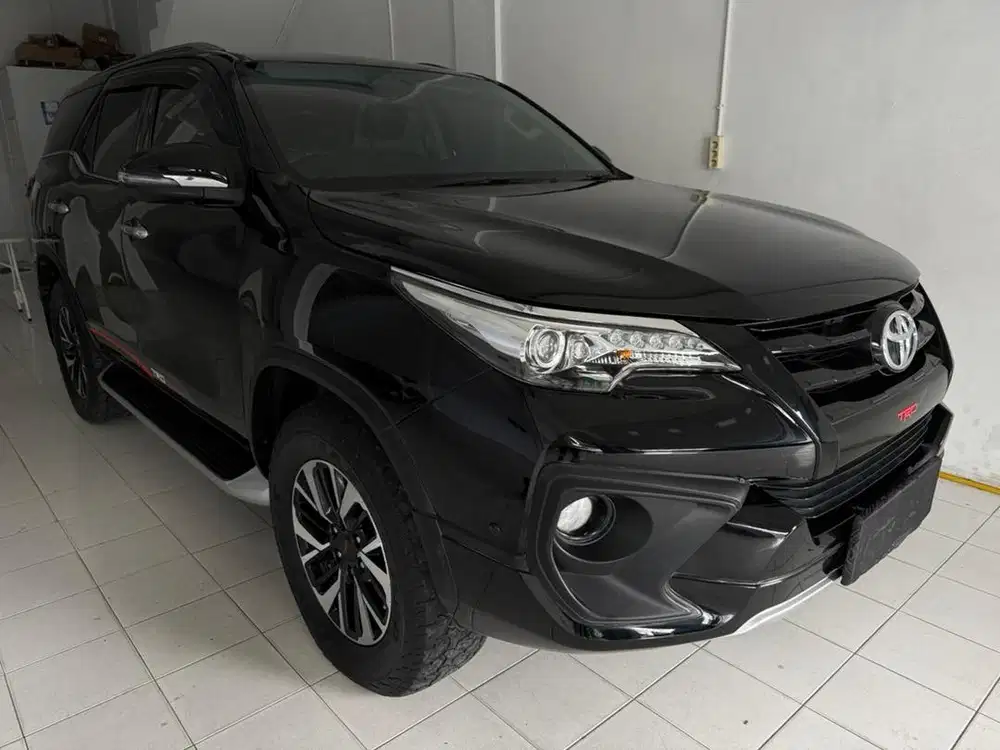 Fortuner 2.4 VRZ TRD 2018 Hitam