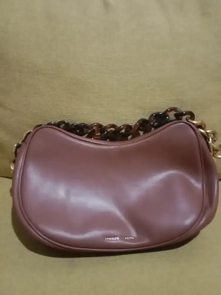 tas charles n keith