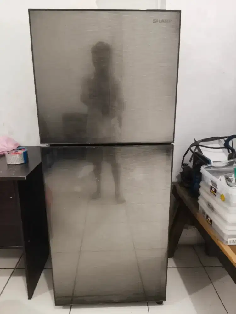 Kulkas 2 Pintu, SHARP (Masih Normal)