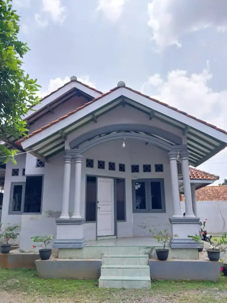 Dijual Rumah Nyaman 4 Kamar Halaman Luas