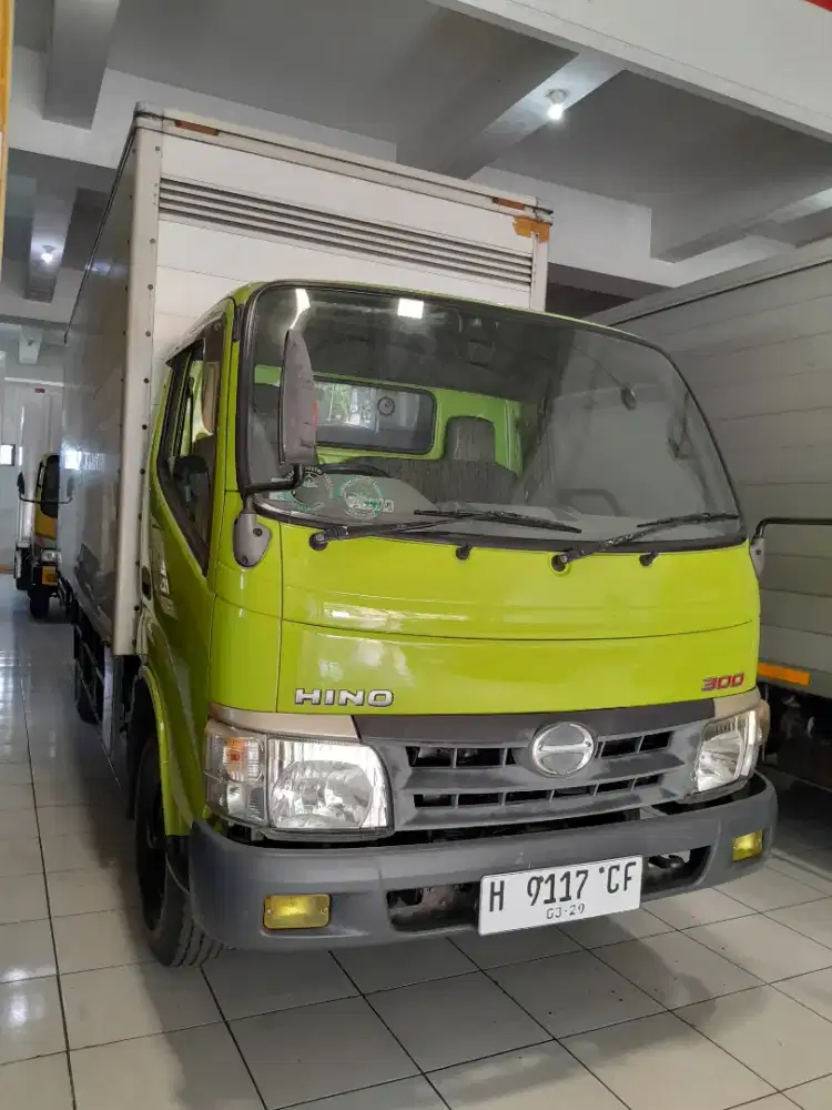 Hino Dutro 110 SDL BOX