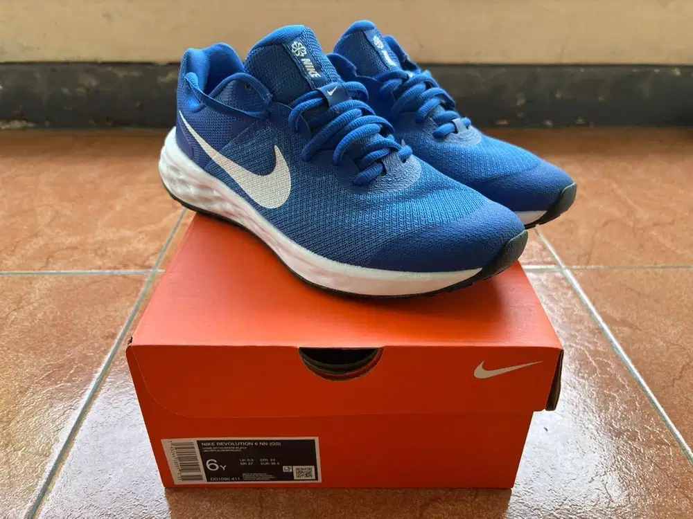 Nike Revolution 6