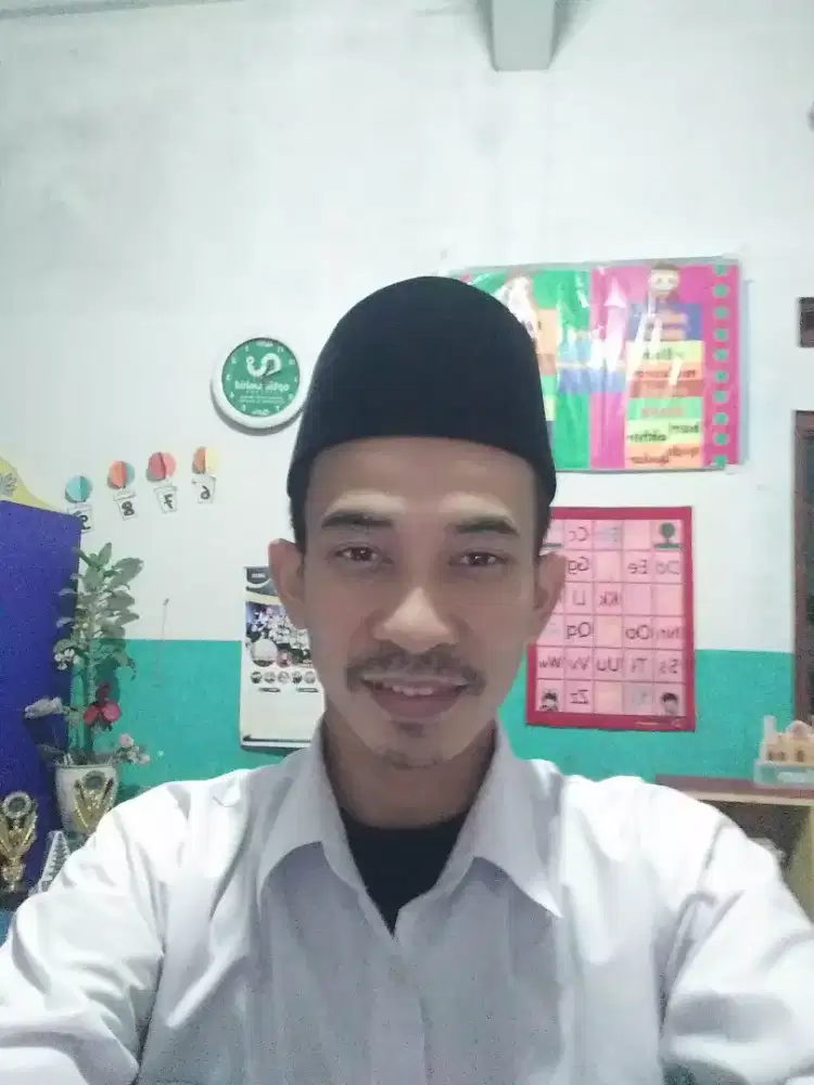 cari kerjaan apa saja ingsa alloh siap.