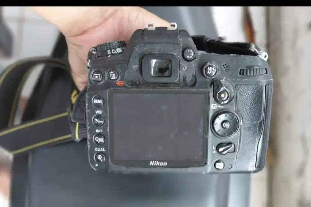 Jual kamera DSLR Nikon D 7000 + Lensa Nikor 18-200 VR + Glash SB 800
