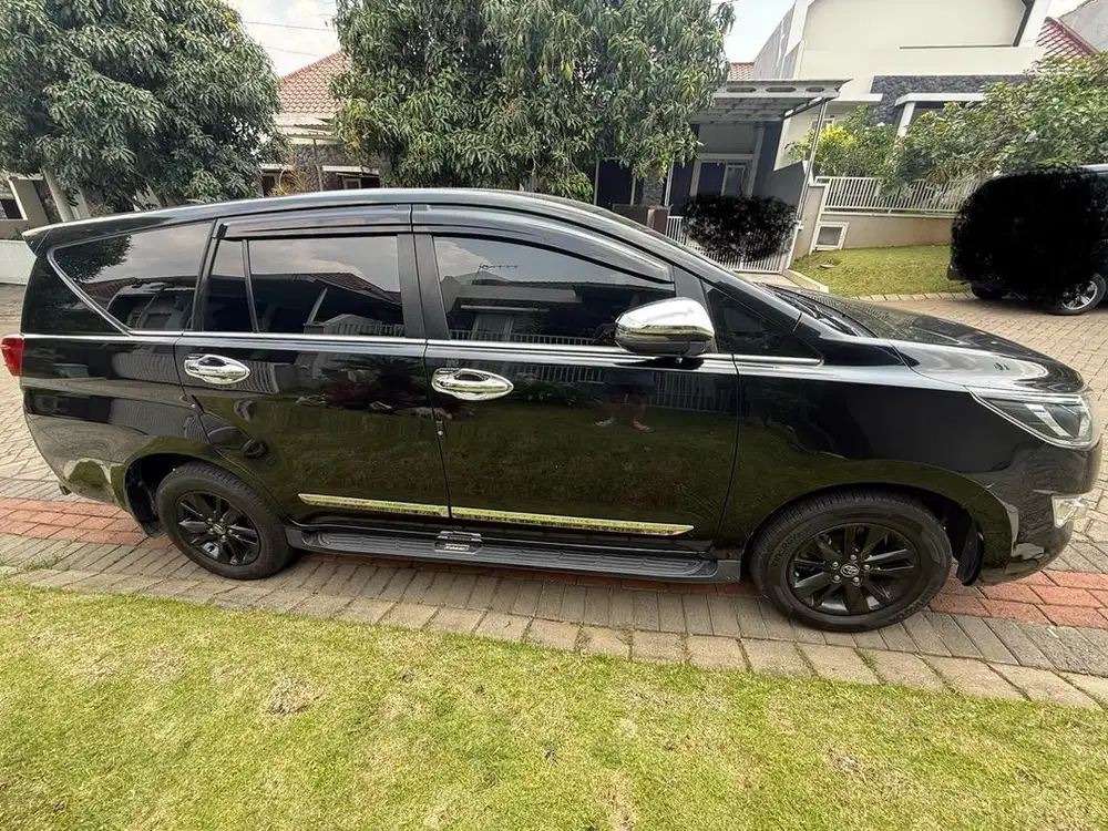 Toyota Innova G 2.4 2019 Diesel Manual Hitam