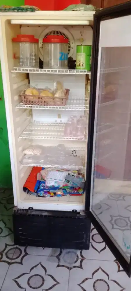 Di jual showcase