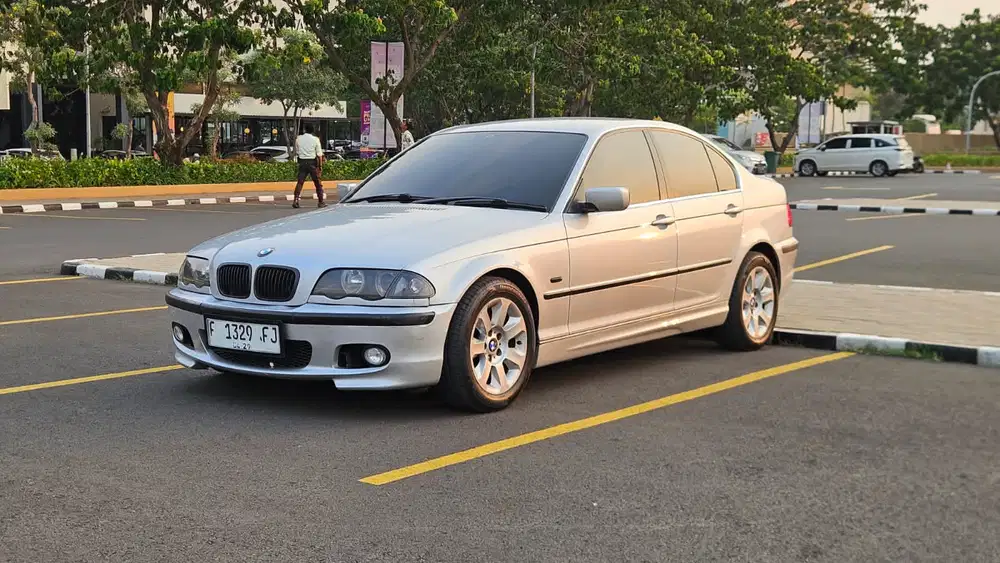 BMW 325i 2001 Bensin