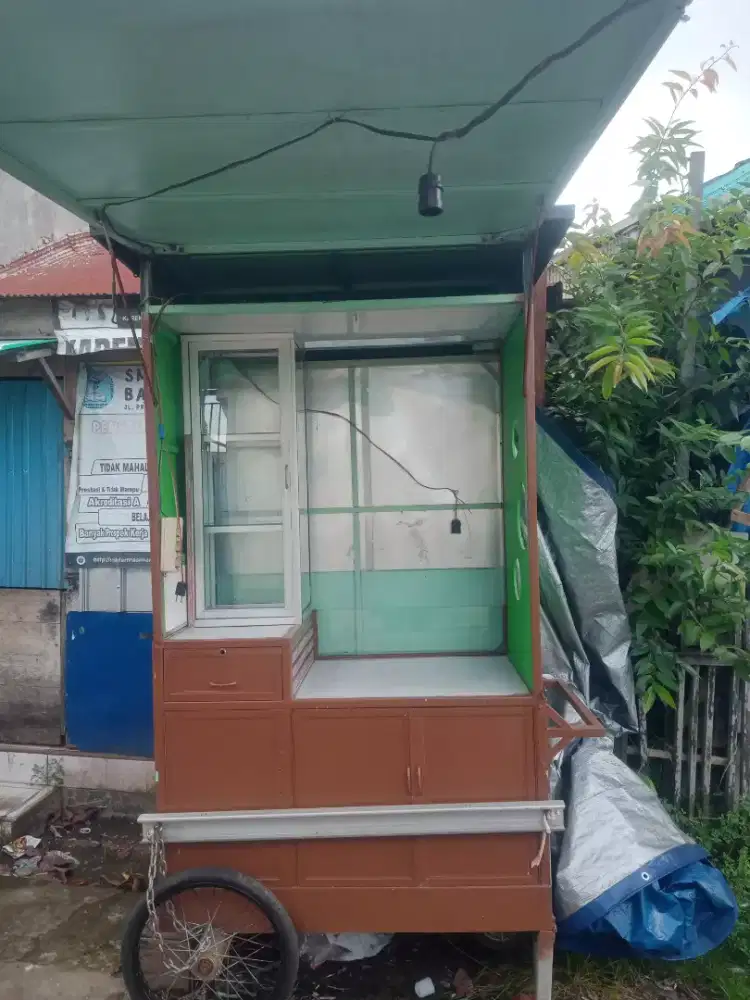 Gerobak jualan pinggir jalan