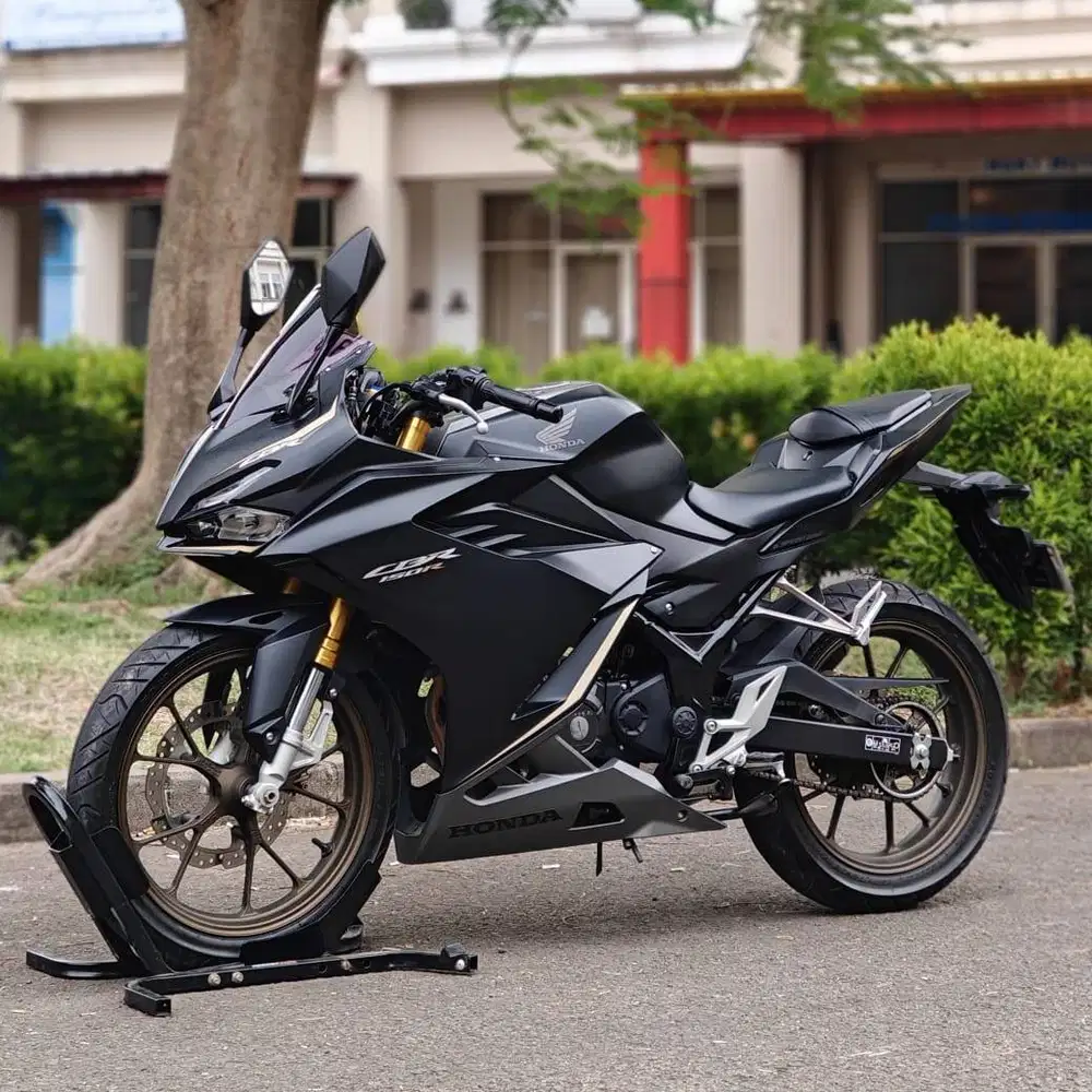 HONDA NEW CBR150R BLACK 2023 KM 7K PAJAK PANJANG LIKE NEW