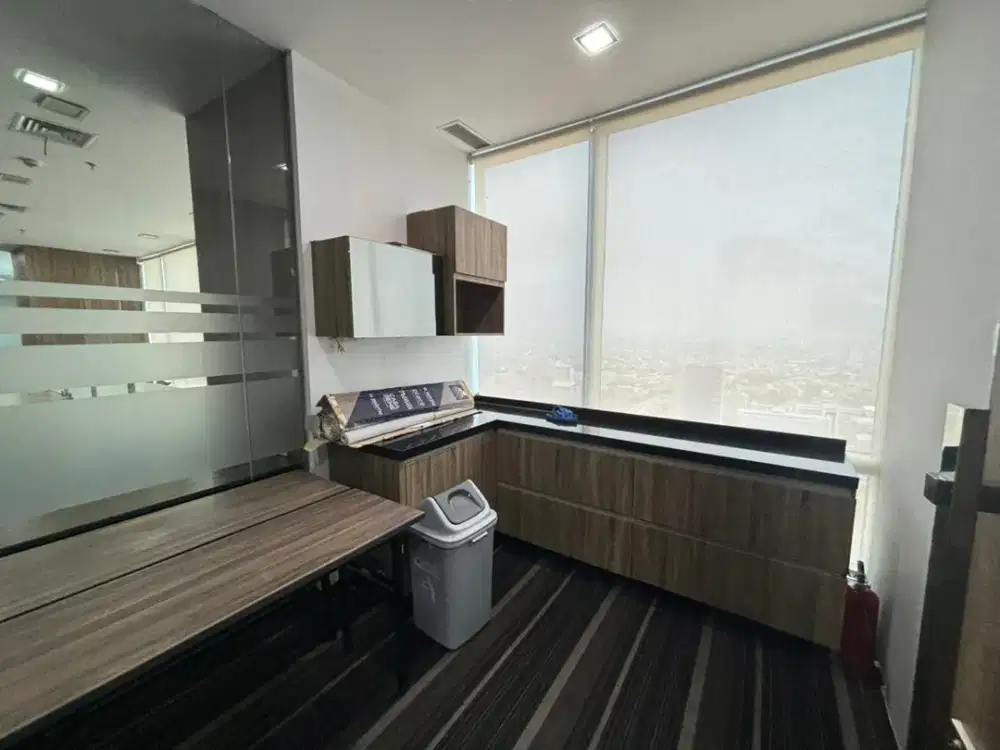 Disewa Office Space Soho Capital Furnished