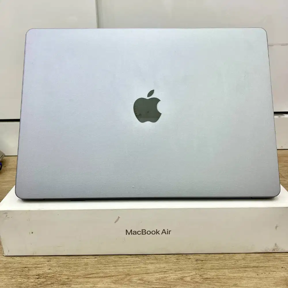 Macbook Air 15 inch, M3 2024 16/512GB Fullset resmi