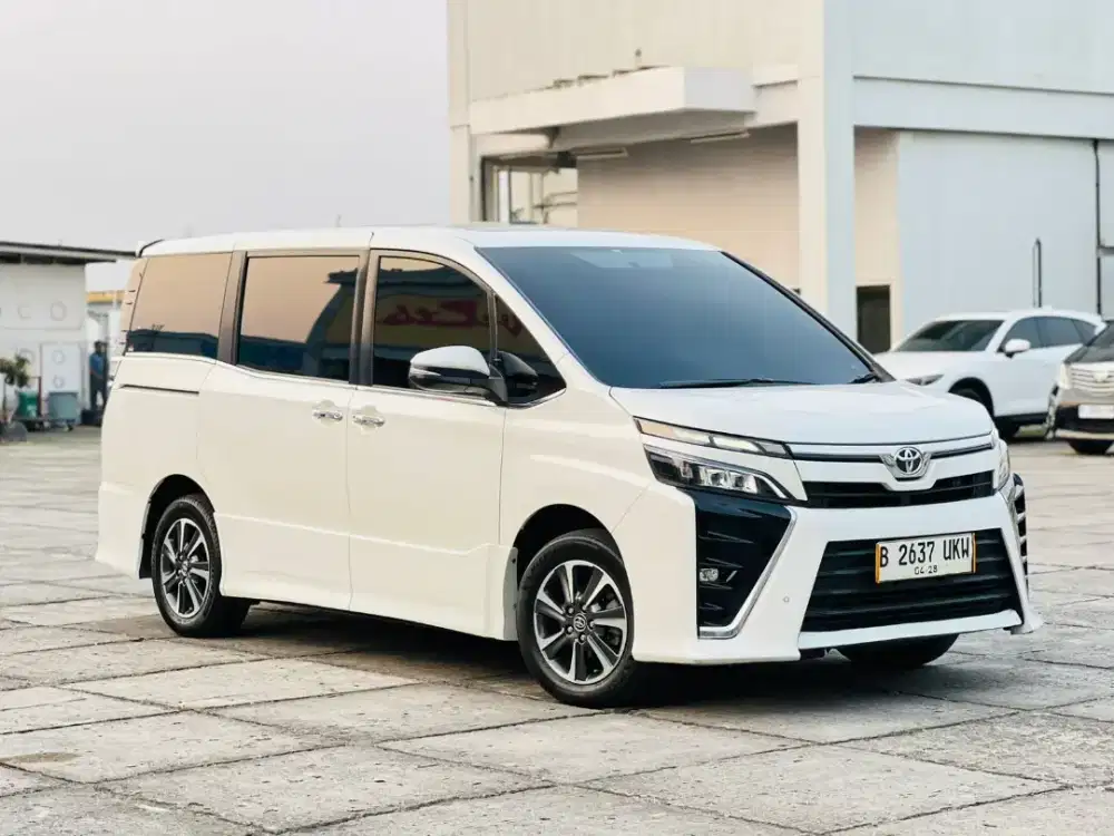 Toyota VOXY 2.0 AT Bensin 2019 Warna Putih Sunroft Barang Bagus
