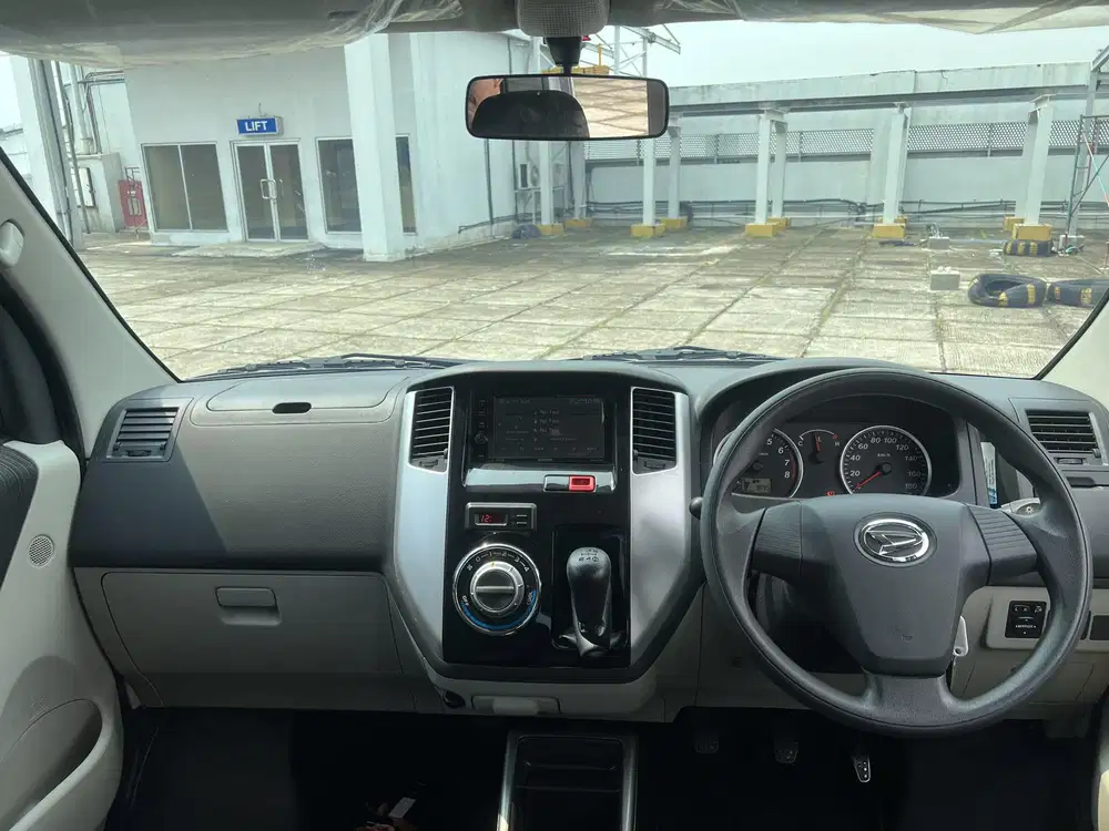 Km 24 rb ) Daihatsu Luxio X 2022 manual