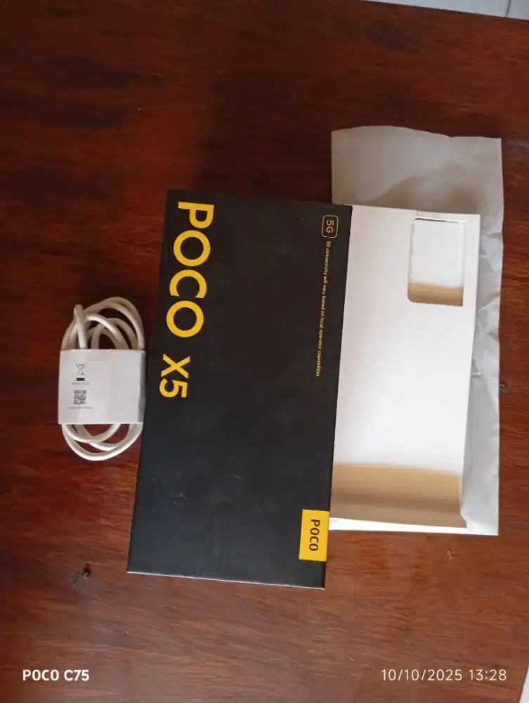 Poco x5 5G 6/128, masih segel, komplit dus charger ori pemakai, nego