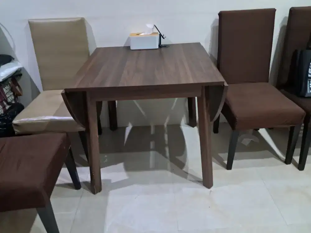 Dijual Meja makan bonus kursi 4