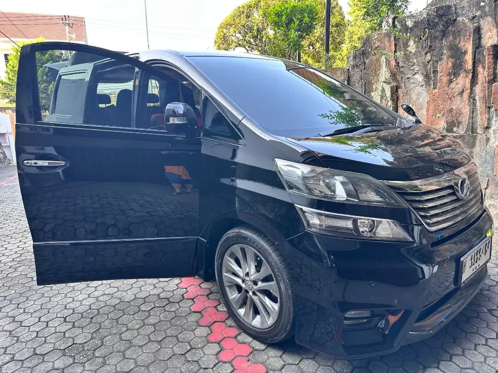 Vellfire hitam 2010