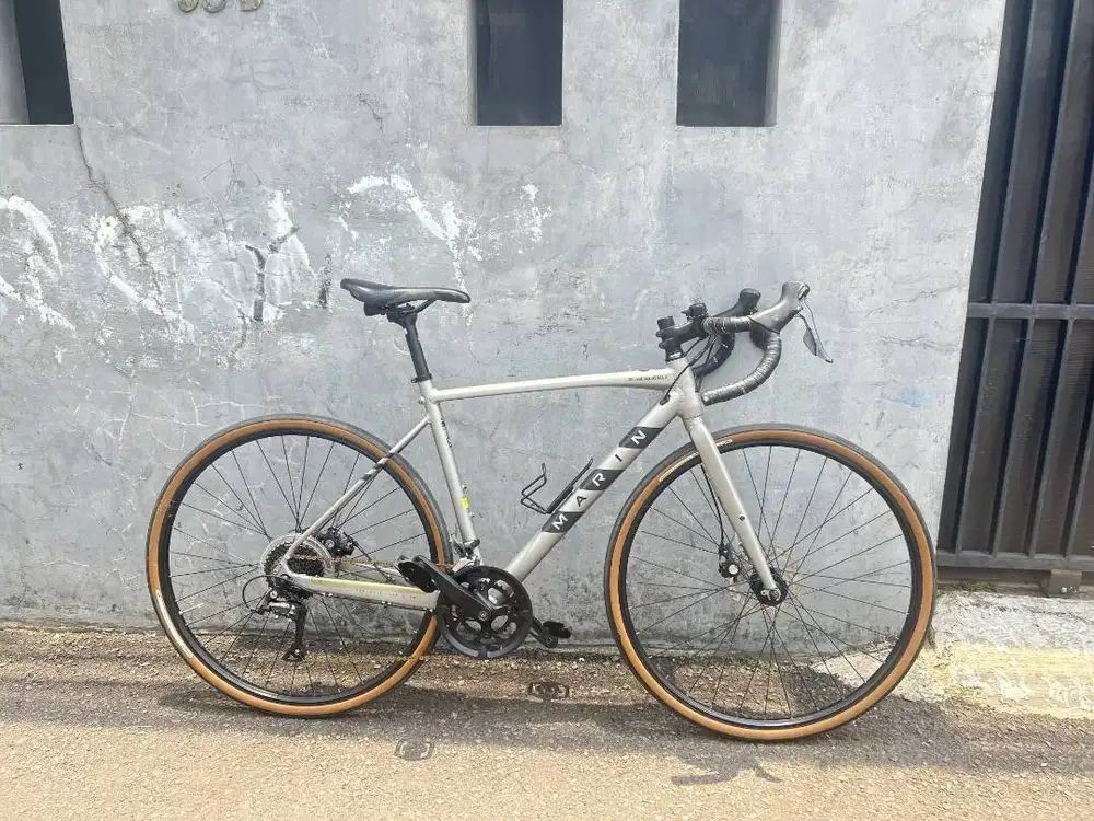 SEPEDA GRAVEL MARIN LOMBARD