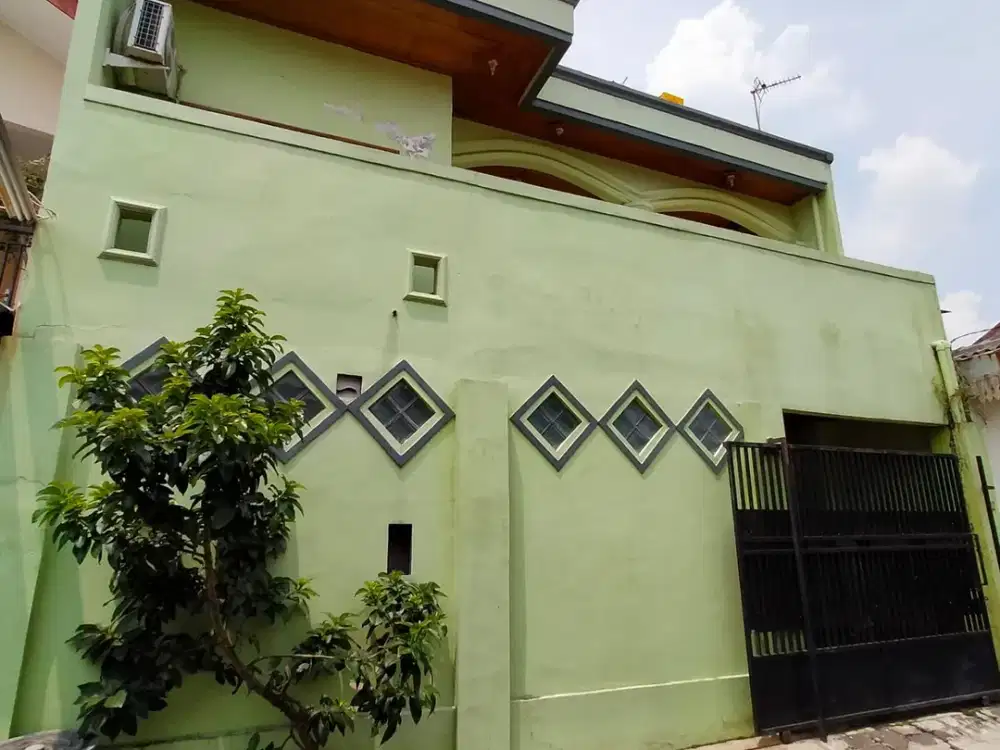 Dijual cepat rumah 3 lantai di Komplek Villa Permata Sari Depok