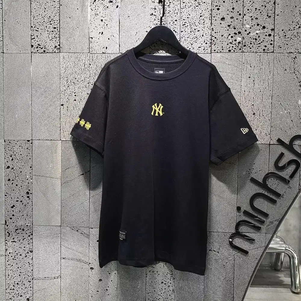 Kaos NEW ERA size M panjang 70 LD 100