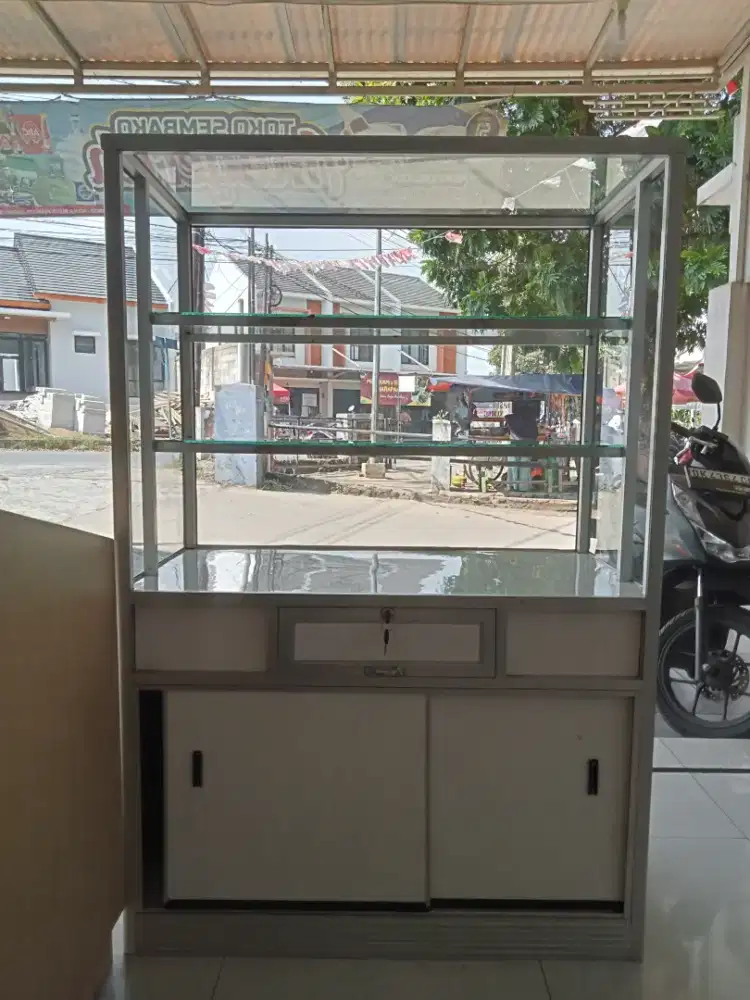 Etalase Jualan Makanan