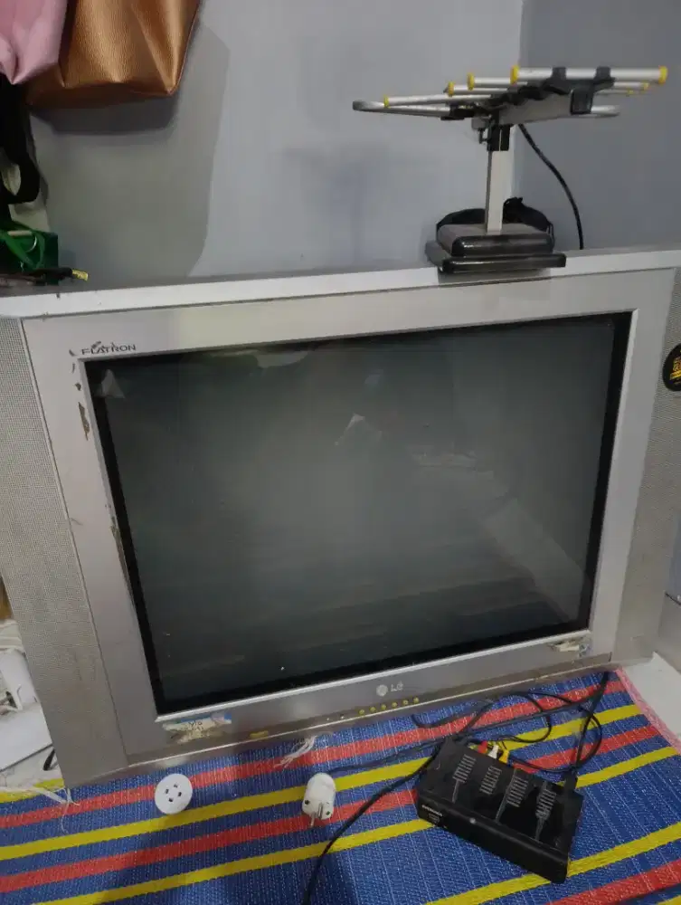 Dijual bekas TV tabung merk LG 29 inci  kondisi masih bagus,