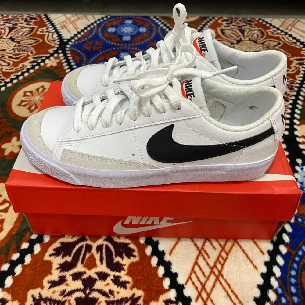 NIKE BLAZER LOW GS