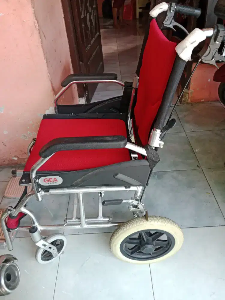 Kursi roda merk GEA