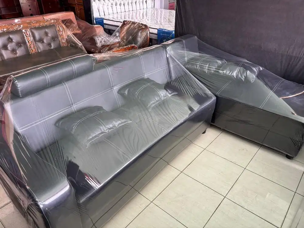 Sofa L kulit warna hitam