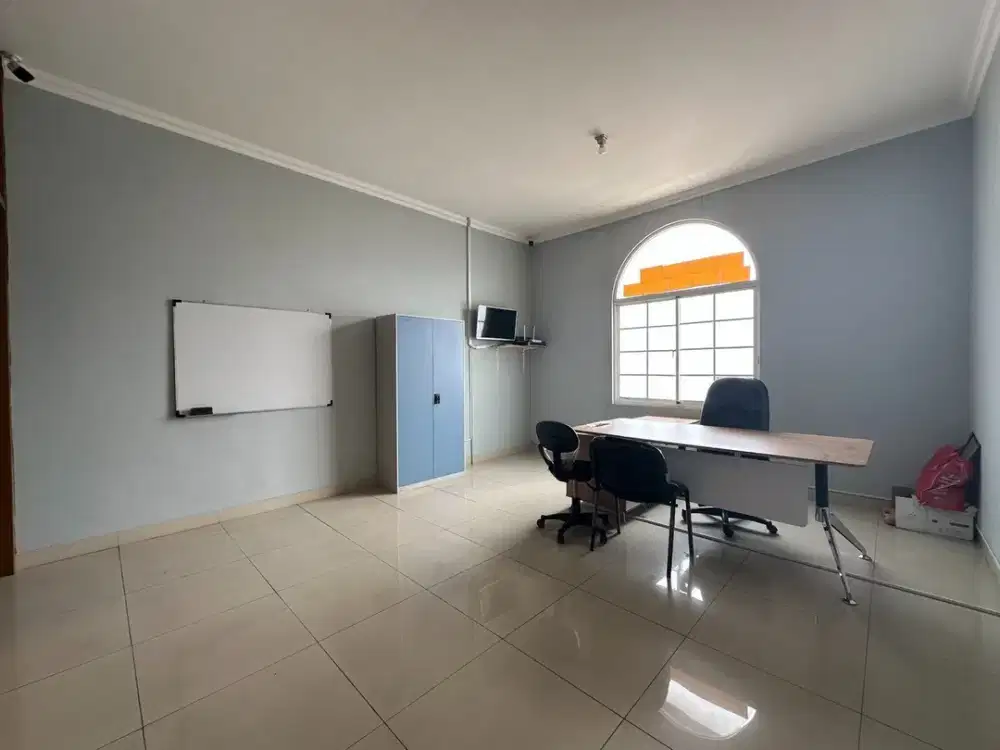 Ruko 4 Lantai Siap Pakai — Ruangan Sudah Tersekat, Lokasi Strategis dan Siap Usaha