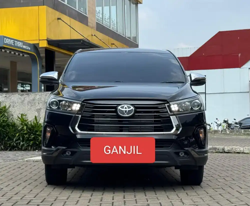 Toyota Inova Venturer Disel AT 2022 Hitam