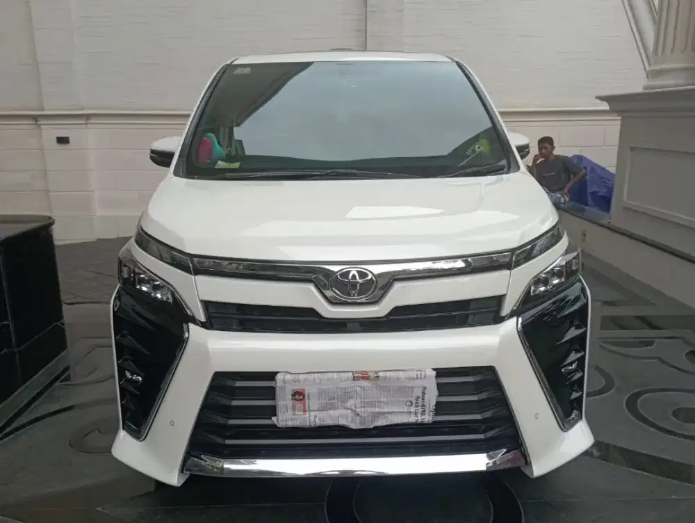 Toyota Voxy 2.0 AT ( 2017 ) Pemakaian 2018.