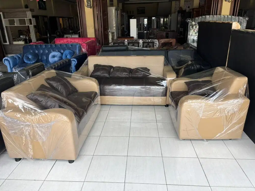 Sofa minimalis cream