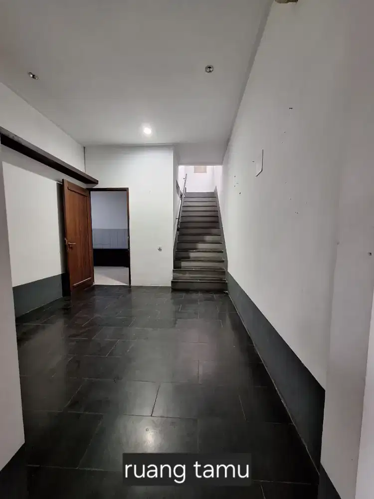 DISEWAKAN RUMAH MINIMALIS  2LT TAHUNAN BEBAS BANJIR