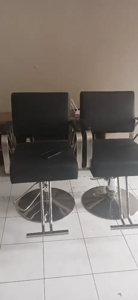 Kursi barber shop. Ga jadi pake
