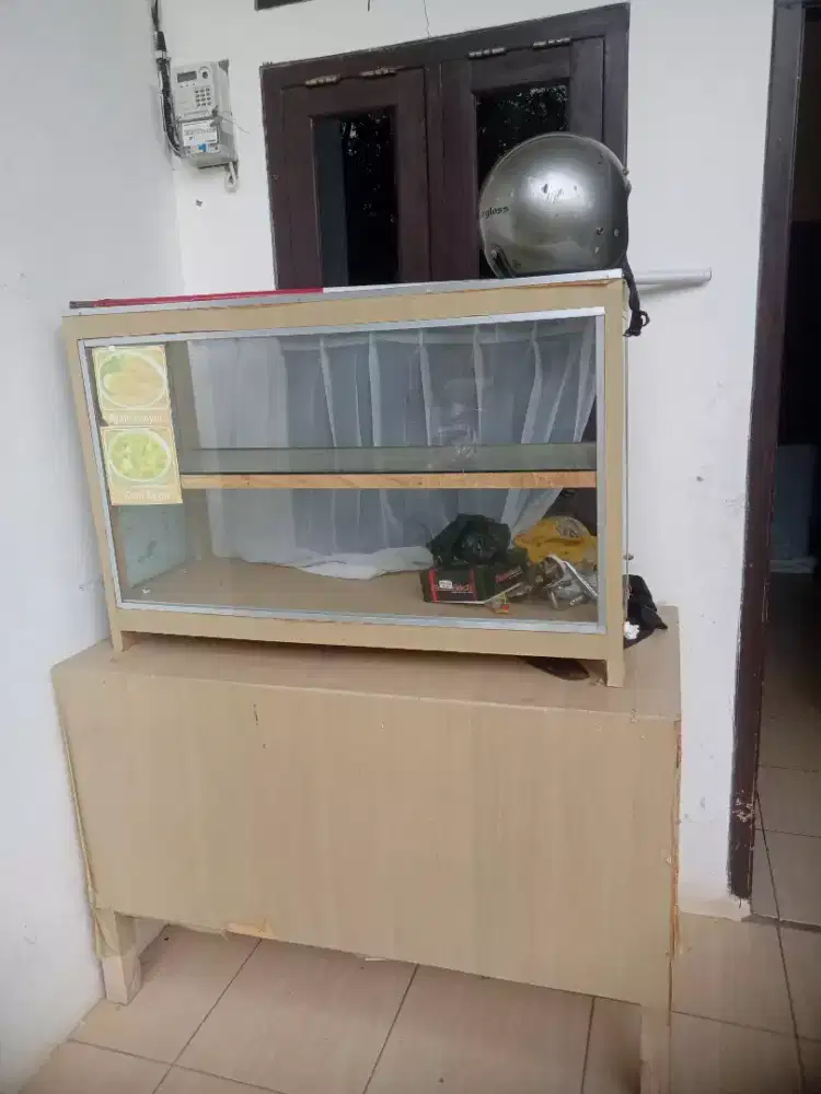Jual etalase kaca  makanan /dagangan /warteg dan meja