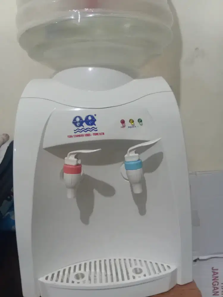 Dispenser merk QQ murah meriah plus galon
