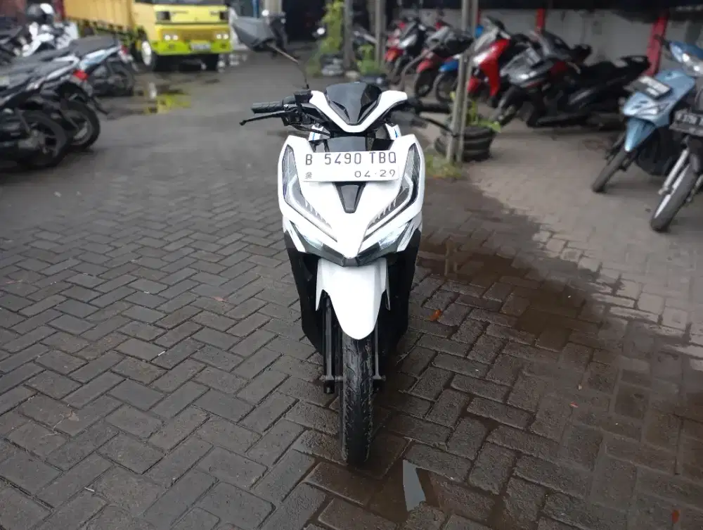 [PROMO OKT] Honda Vario 125 LED new Tahun 2019 Surat Komplit