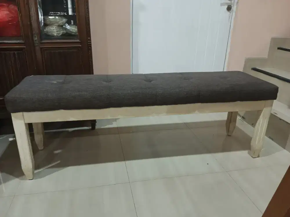 Kursi sofa panjang