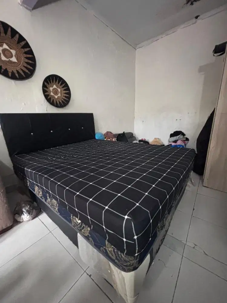 Dijual Kasur + Dipan Queen Size
