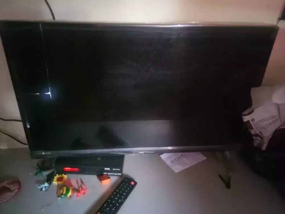 Jual tv merek tcl tv sma remot aja jual 1,400 nego dikit