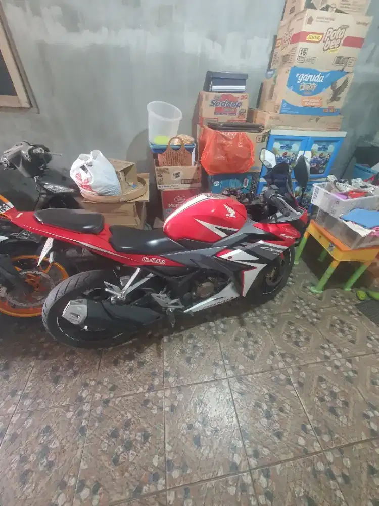 Honda cbr150r 2018