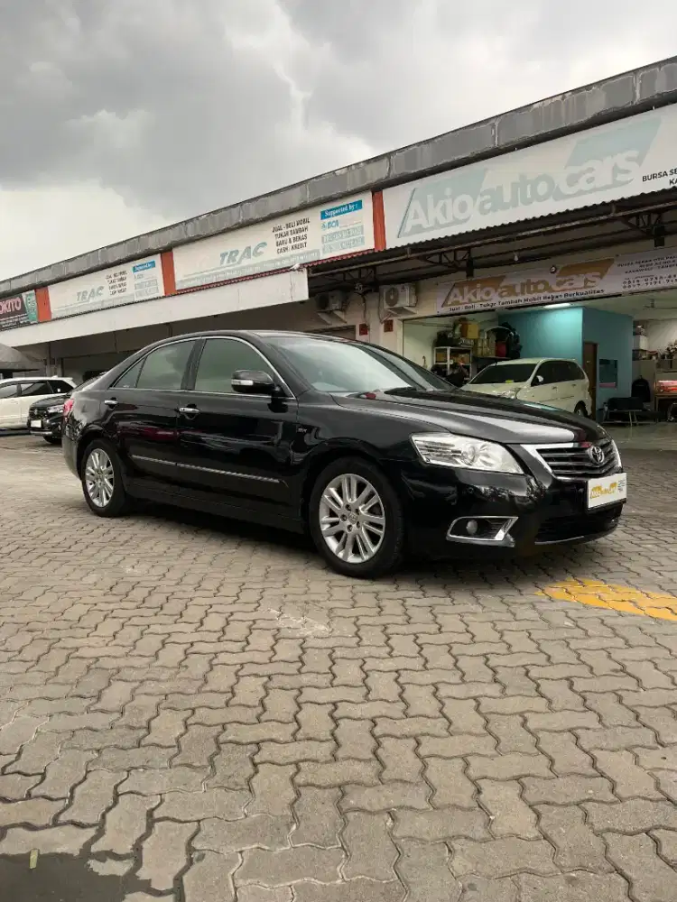 Toyota Camry 2.4 V AT 2010 Hitam