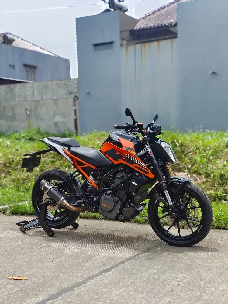 KTM DUKE 250 ABS ORANGE 2017 KM 8K PAJAK PANJANG KAYAK BARU