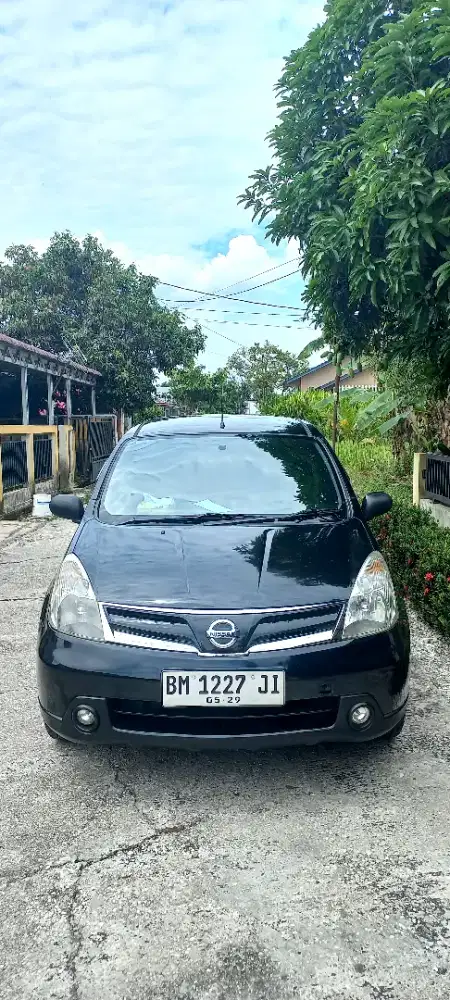 Nissan Grand Livina 1.5 SV MT 2011