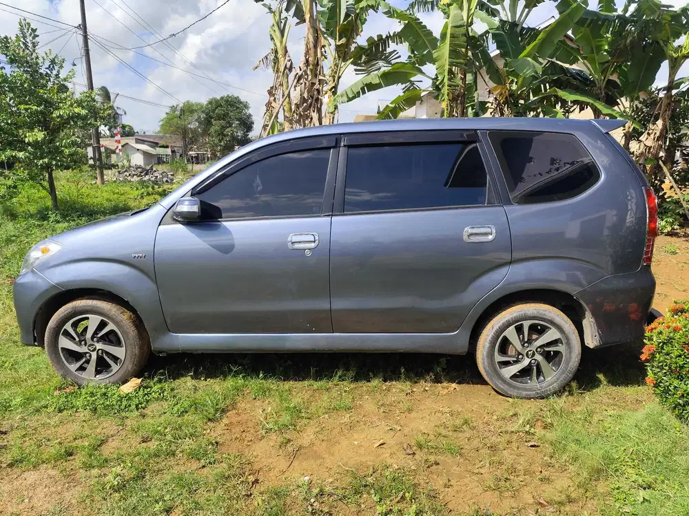 Daihatsu Xenia 2010 Bensin