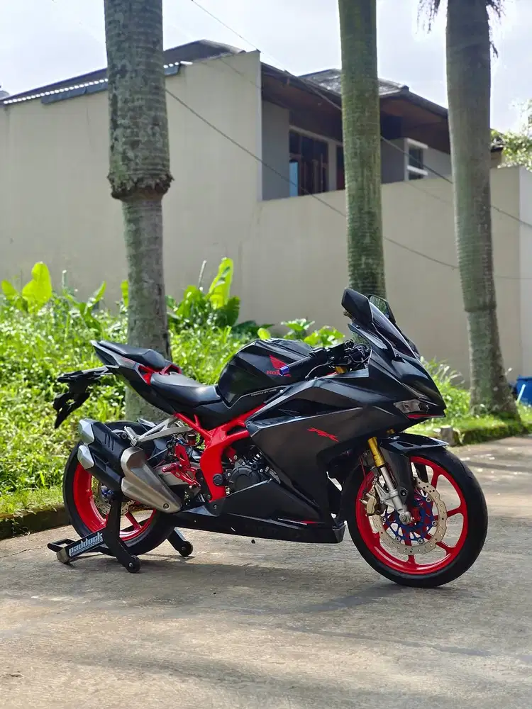 HONDA CBR 250RR NON ABS HITAM 2018 KM 8K PAJAK HIDUP KAYAK BARU