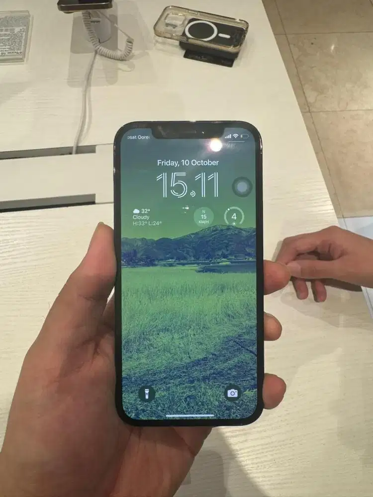 Iphone 12 Pro blue batere masih 80%