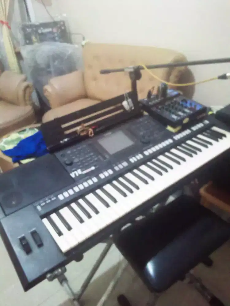 Keyboard Yamaha PSR S750 Mulus