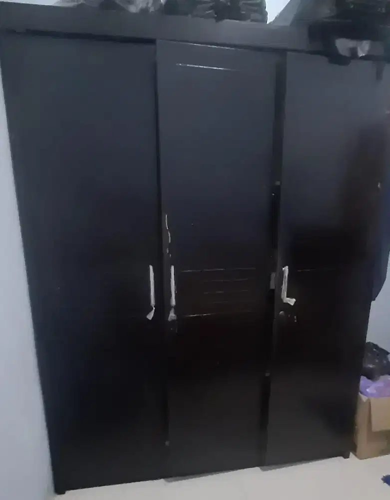 lemari pakaian 3 pintu