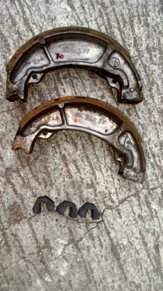 Kampas rem belakang + slide piece set AHM ( PL )